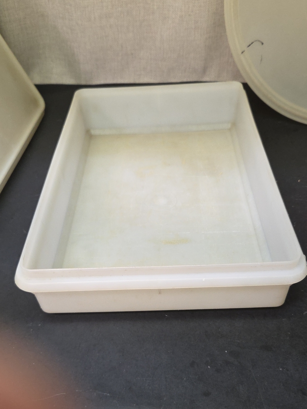 4 Tupperware Containers - Picture 4 of 11